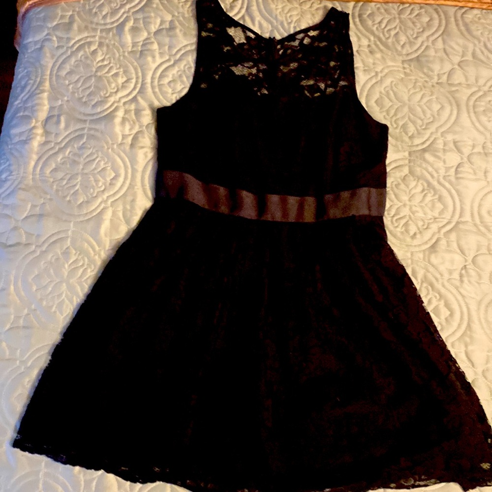 BB Dakota Black Lace Sleeveless Dress